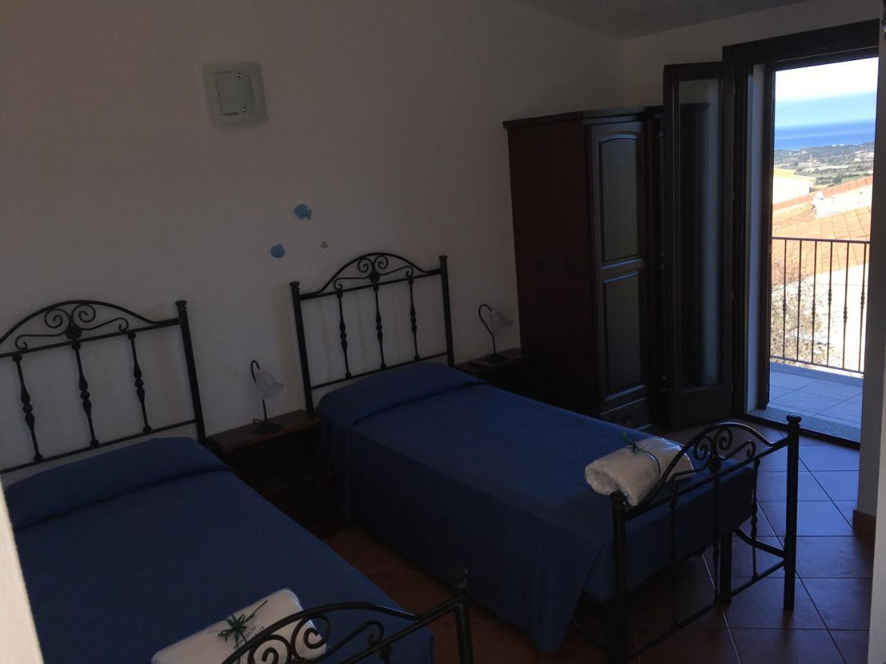 Bed Sandalia Badesi Luaran gambar