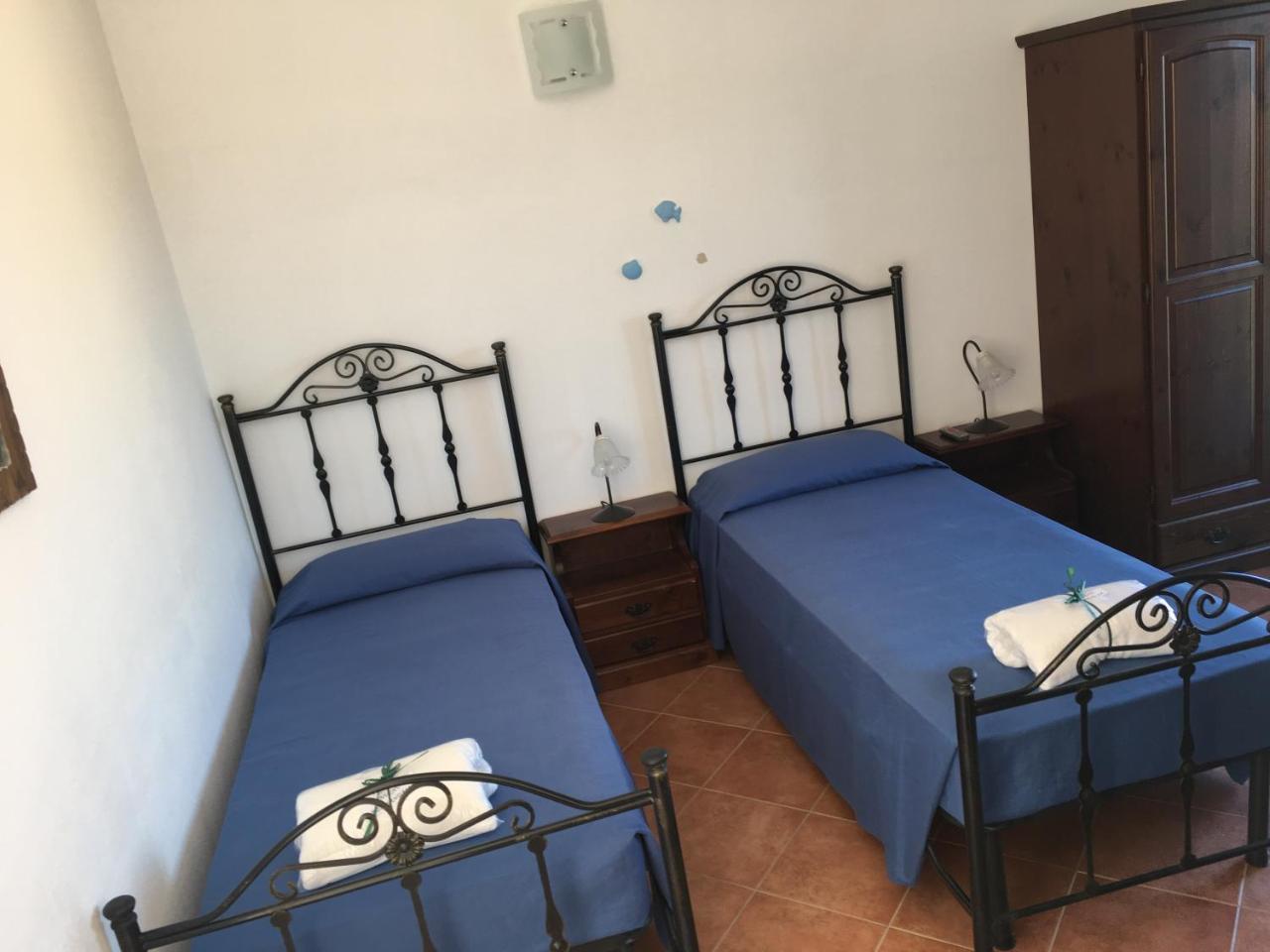 Bed Sandalia Badesi Luaran gambar